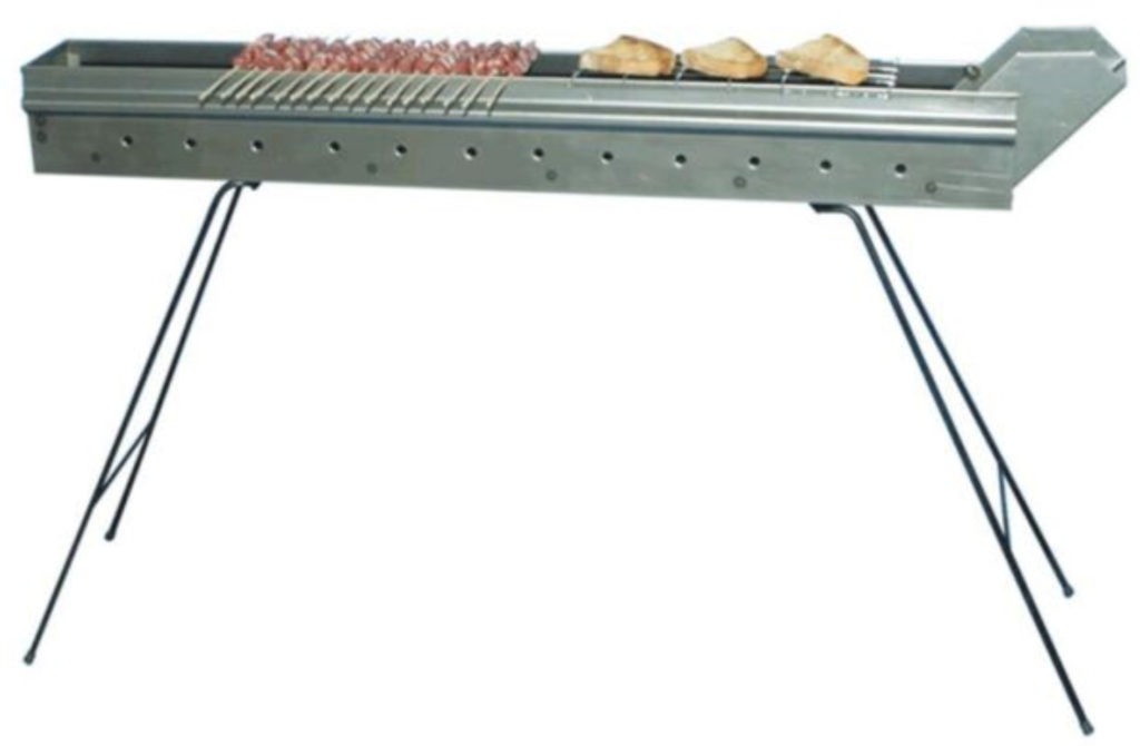 Cuoci arrosticini in ferro a carbone